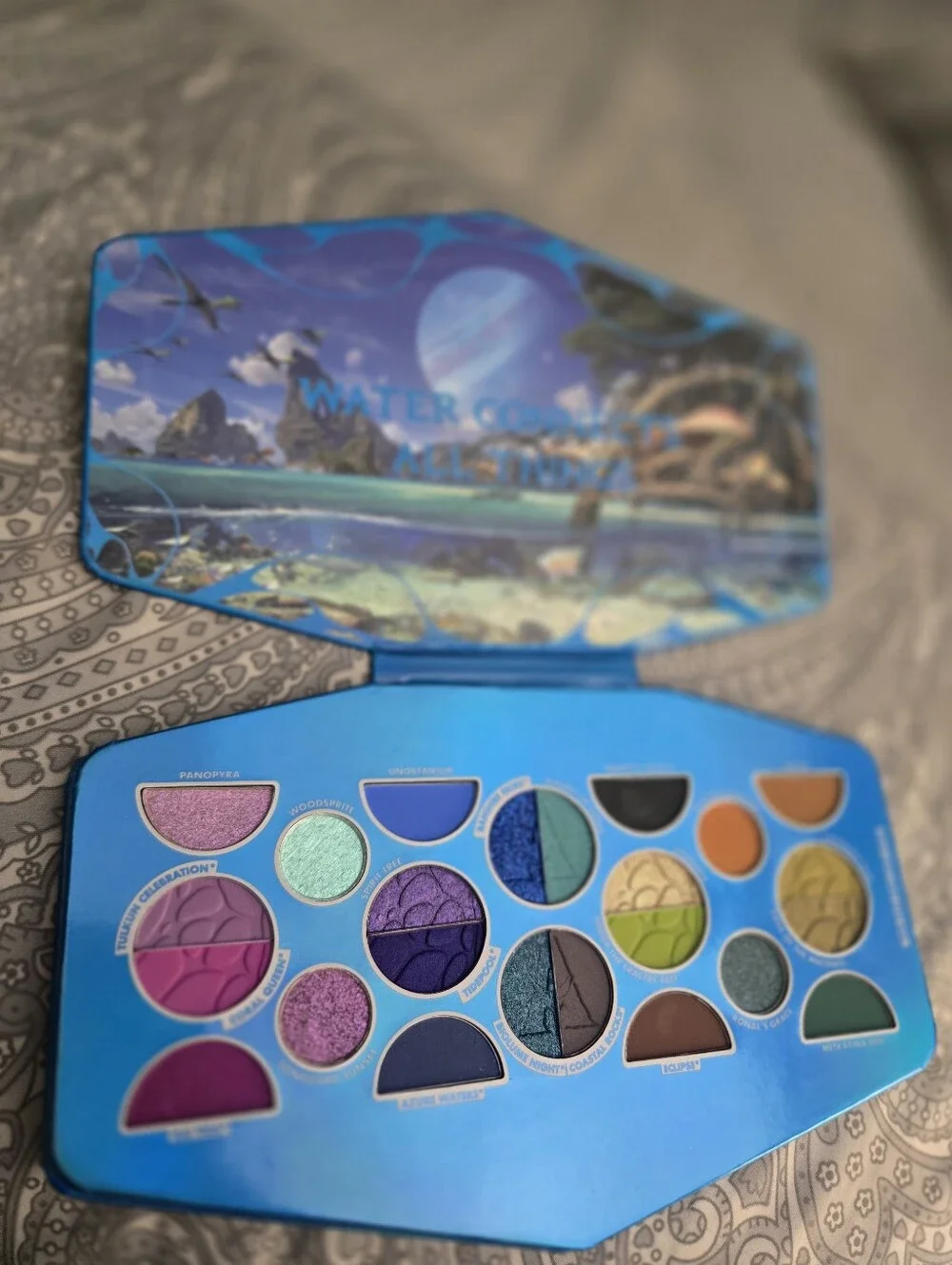 NYX Professional Makeup x Avatar Eyeshadow Palette